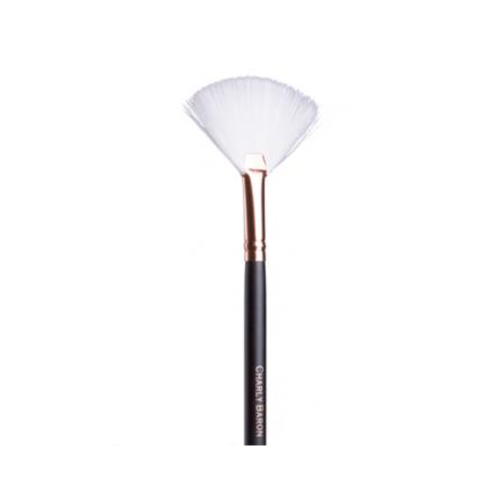 Charly Baron Fan Brush | vegan & sustainable Kabuki Charly Baron